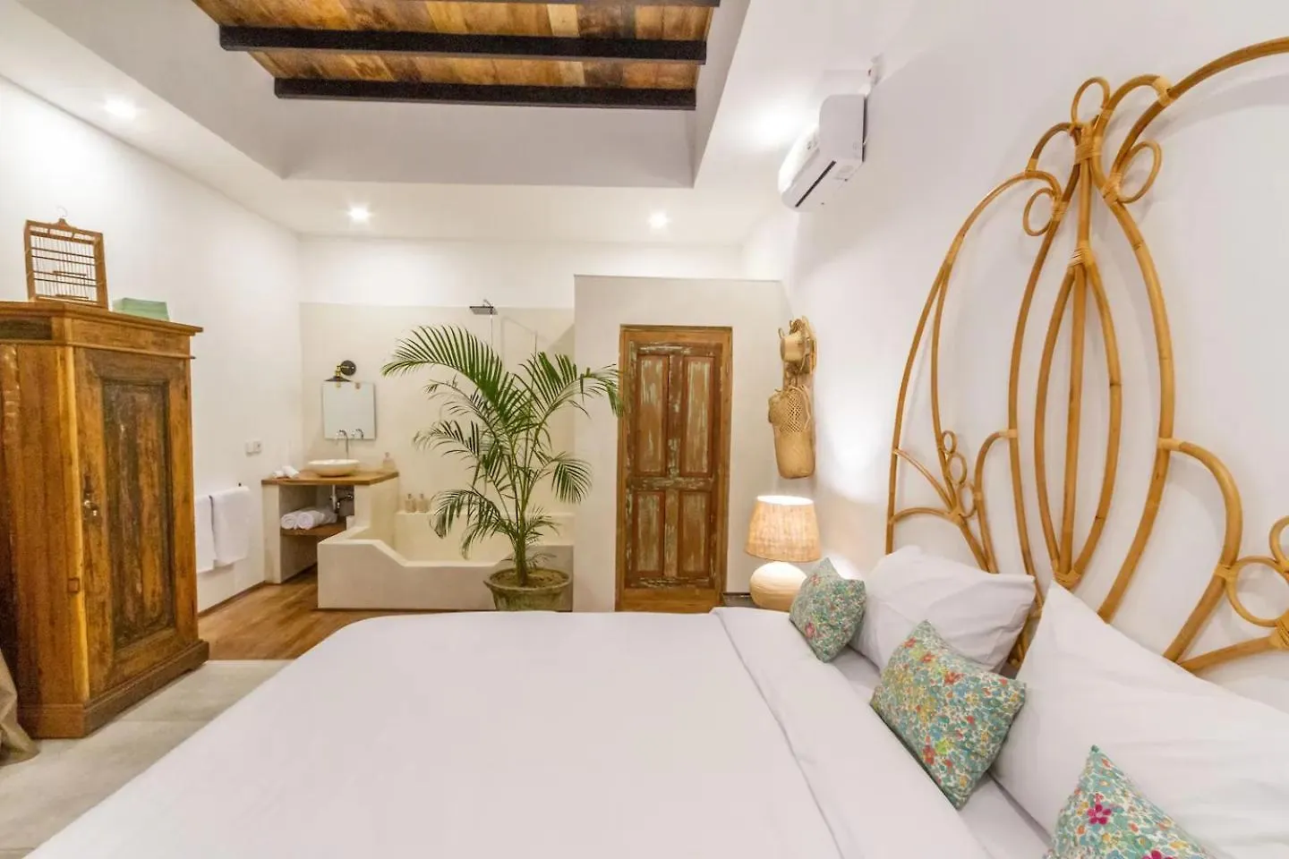 Villa Jannu By Dreamawaybali Seminyak  Indonesia